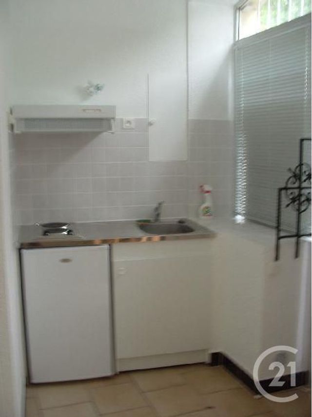 Appartement Studio à louer - 1 pièce - 15.0 m2 - CARCASSONNE - 11 - LANGUEDOC-ROUSSILLON - Century 21 Immo Conseil 11
