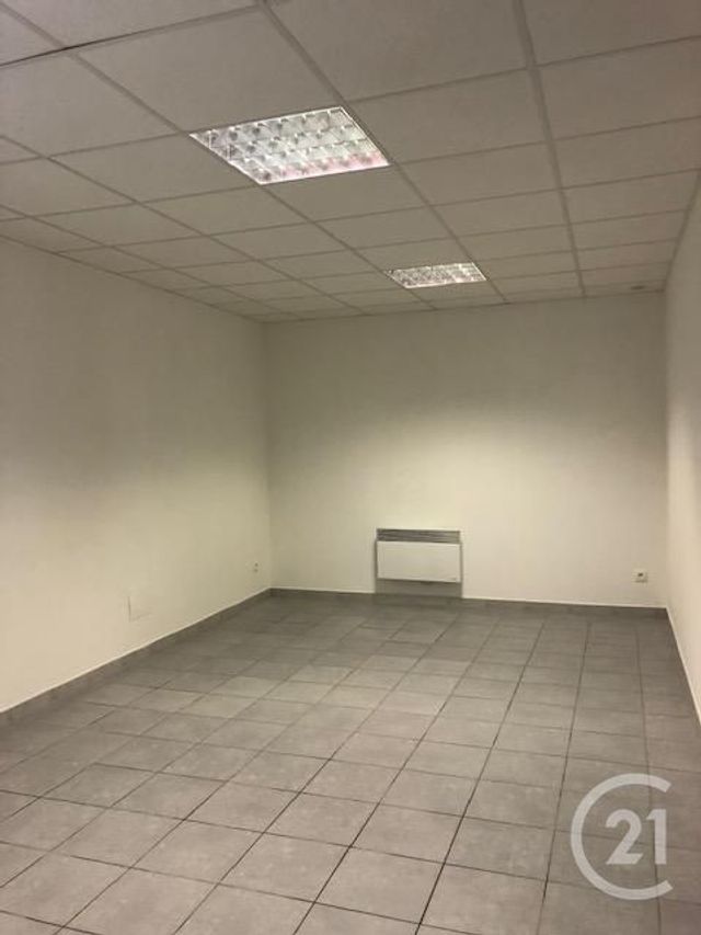 Appartement Local à louer - 3 pièces - 82.0 m2 - CARCASSONNE - 11 - LANGUEDOC-ROUSSILLON - Century 21 Immo Conseil 11